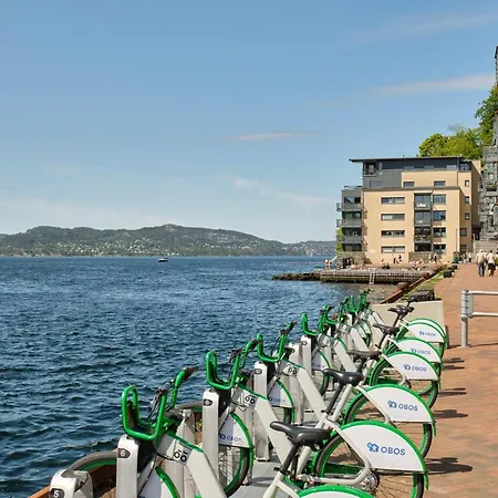 Sea-kissed Elegance: Your City Retreat Lejlighed *