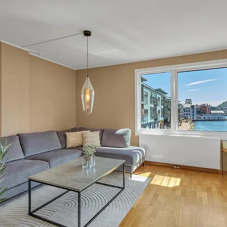 Apartment Sea-kissed Elegance: Your City Retreat *