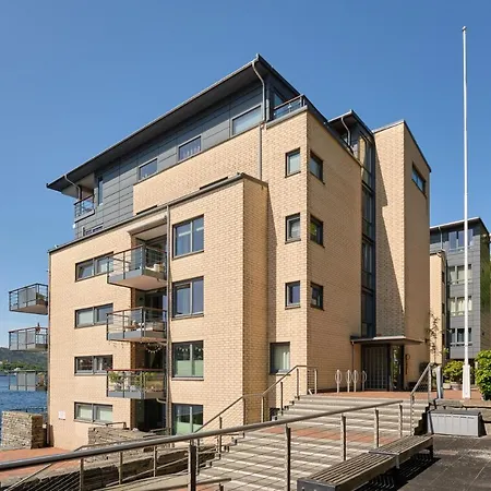 Sea-kissed Elegance: Your City Retreat * Bergen