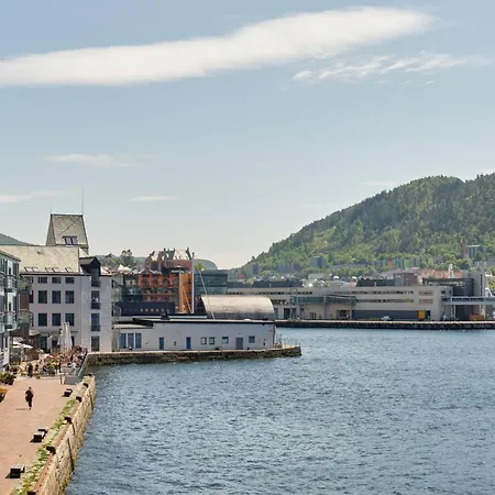 아파트 Sea-kissed Elegance: Your City Retreat 베르겐